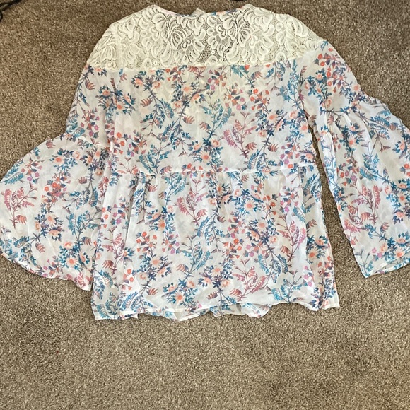 Decree White and Blue Floral Lace Blouse - Picture 3 of 3
